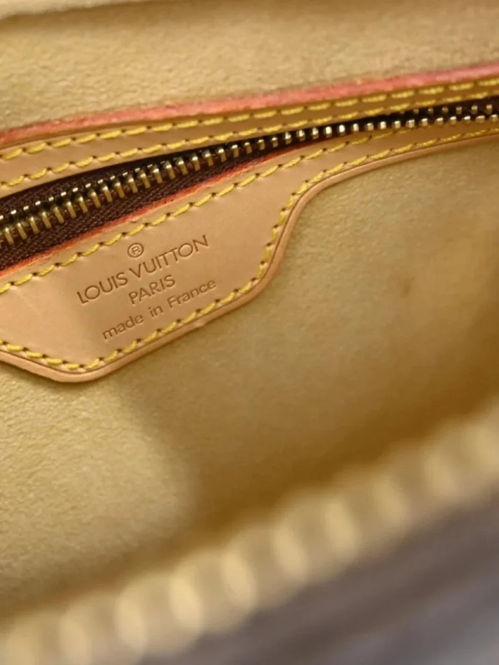 LOUIS VUITTON LOOPING MM HANDBAG